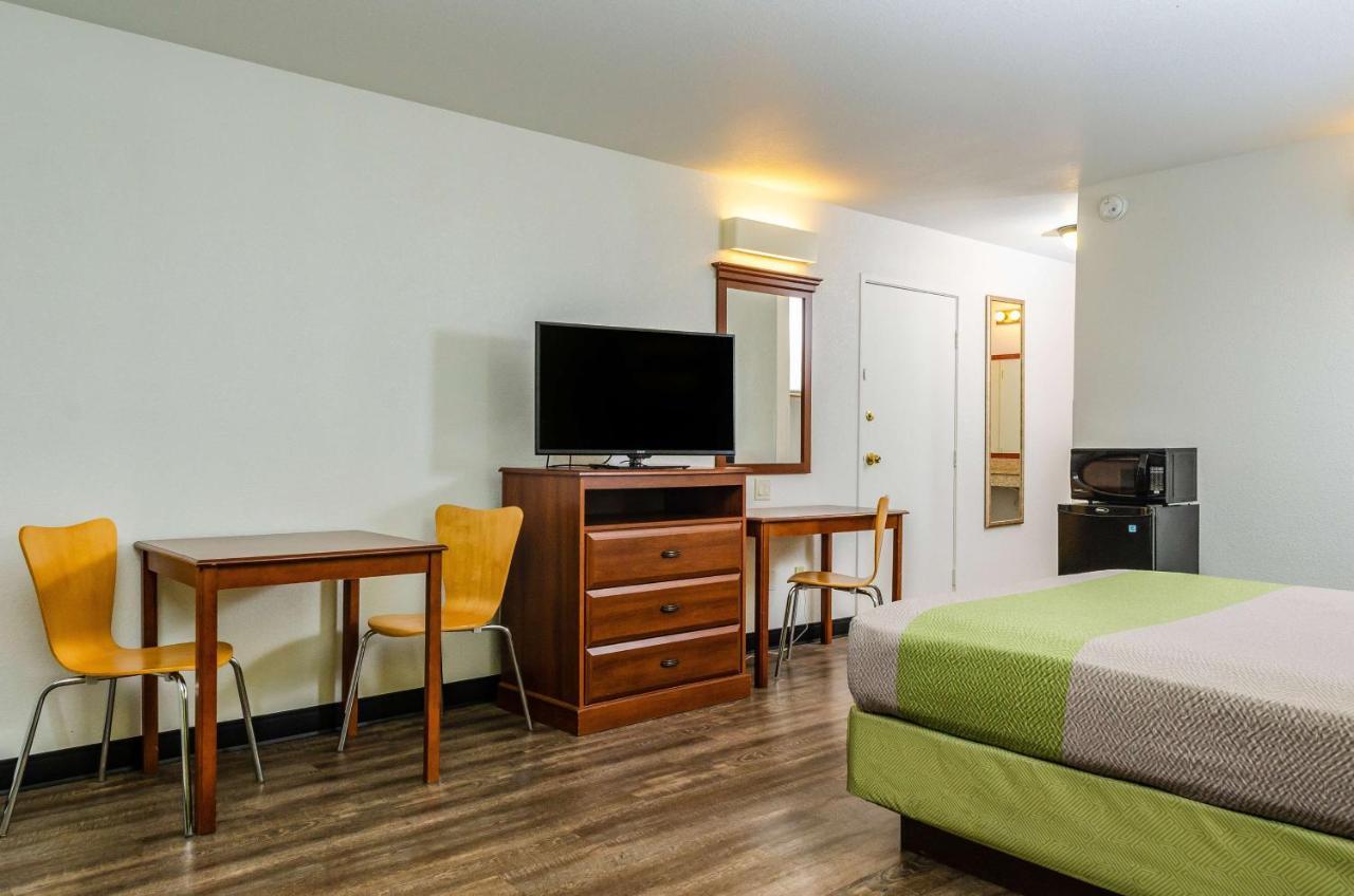 Motel 6 Oakdale, Ca Dış mekan fotoğraf
